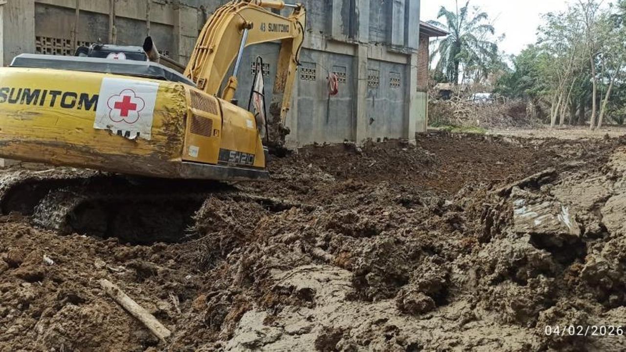 PMI Bantu Aceh Tamiang Pulihkan Lingkungan Pasca Banjir Bandang dengan Alat Berat