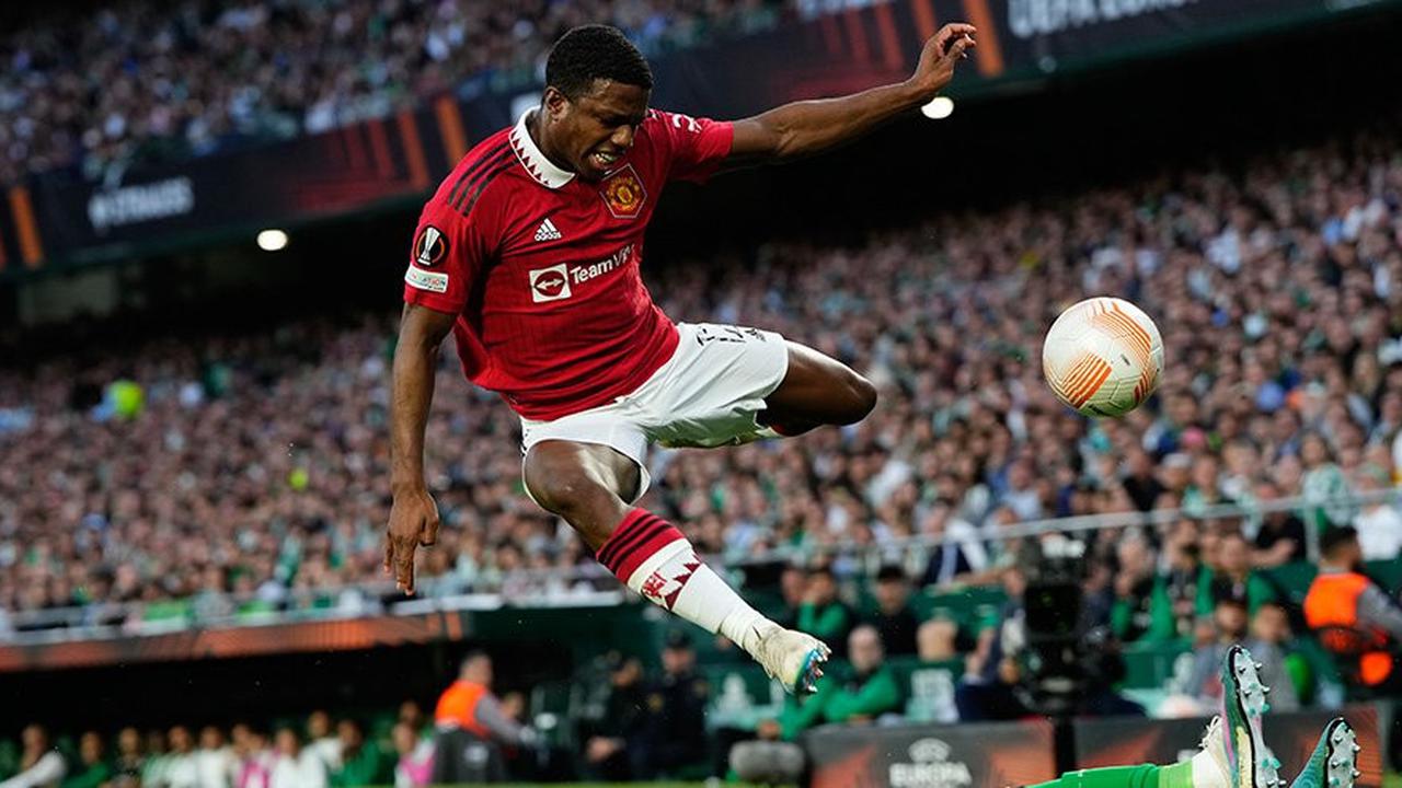Ruud van Nistelrooy Konfirmasi Tyrell Malacia Segera Dapatkan Menit Bermain