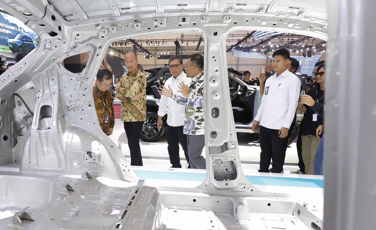 FOTO: Menteri Perindustrian Buka GIIAS 2025, 43 Merek Otomotif Ramaikan Pameran di ICE BSD