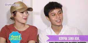 Seperti ini kompaknya  Dara The Virgin sama adik laki-lakinya.