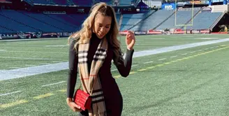 Berprofesi sebagai seorang pengusaha dan juga trainer, Ash Lyne memiliki gaya fashion yang super stylish. Kesehariannya ia banyak bereksplorasi memadukan ragam fashion item dengan sentuhan gaya sporty yang selalu menawan. (Foto: Instagram/ ashhhlynnne)