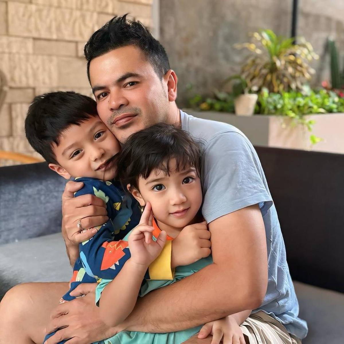 7 Potret Haldy Sabri Suami Irish Bella Jumatan Bareng Air Rumi, Ternyata Deket Banget Meski Papa Sambung