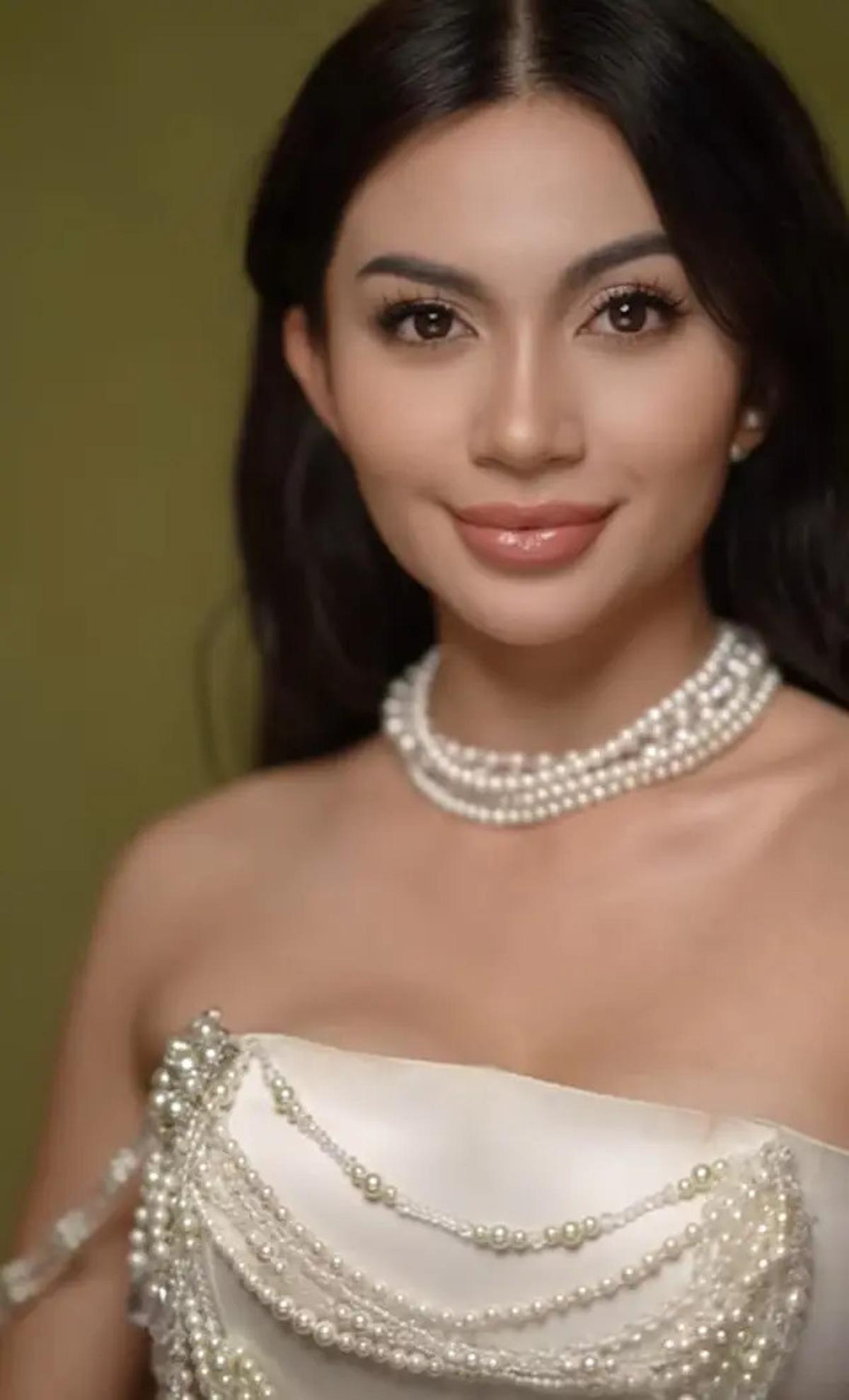 Tampilan Plumpy Glossy Lips Ariel Tatum di Business Proposal Indonesia yang Bikin Terlihat Cantik Natural