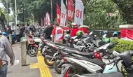 Ketika Trotoar Jadi Parkiran saat Pesta Rakyat Monas