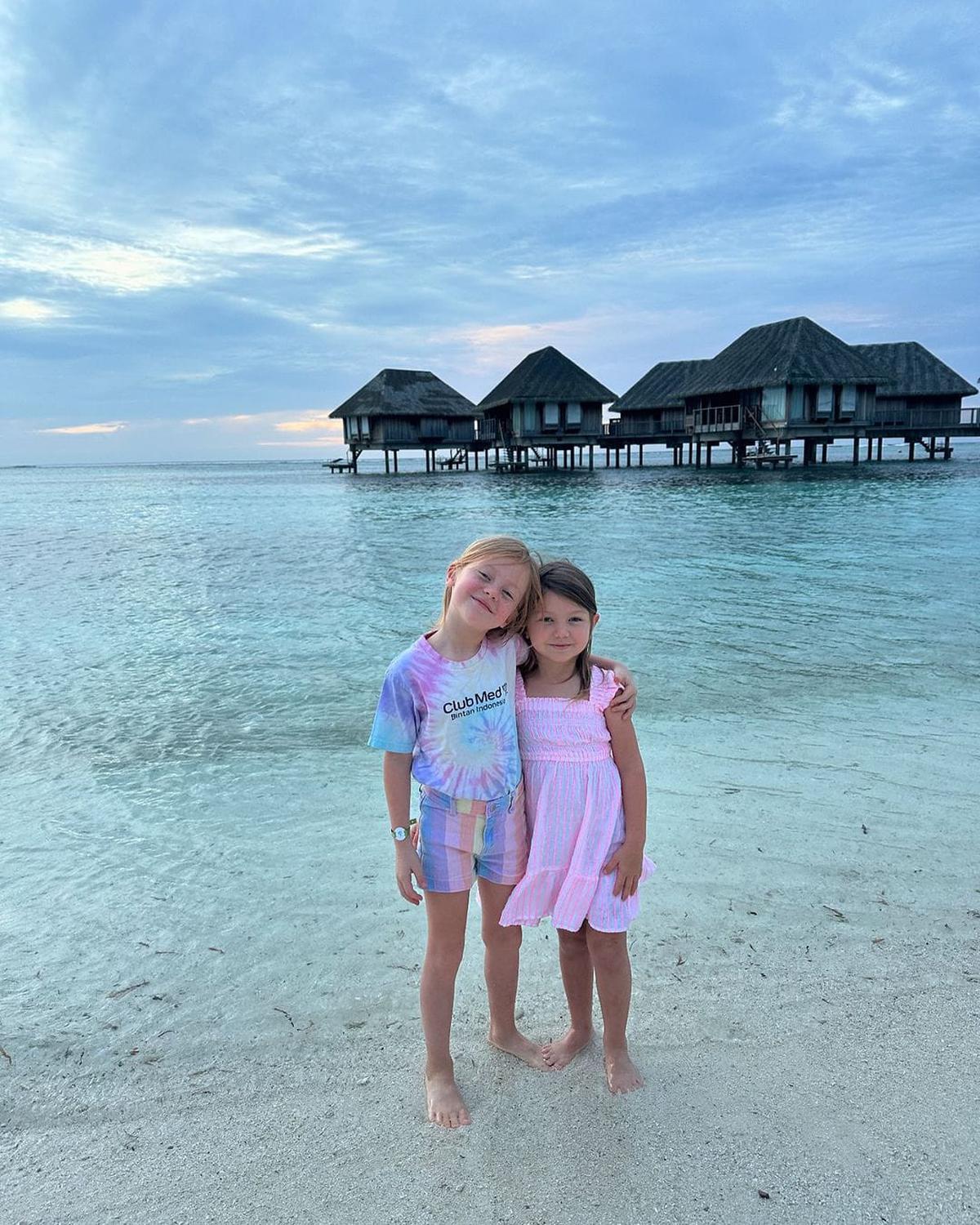 Potret Liburan Marissa Nasution Bareng Keluarga ke Maldives yang Seru dan Asik