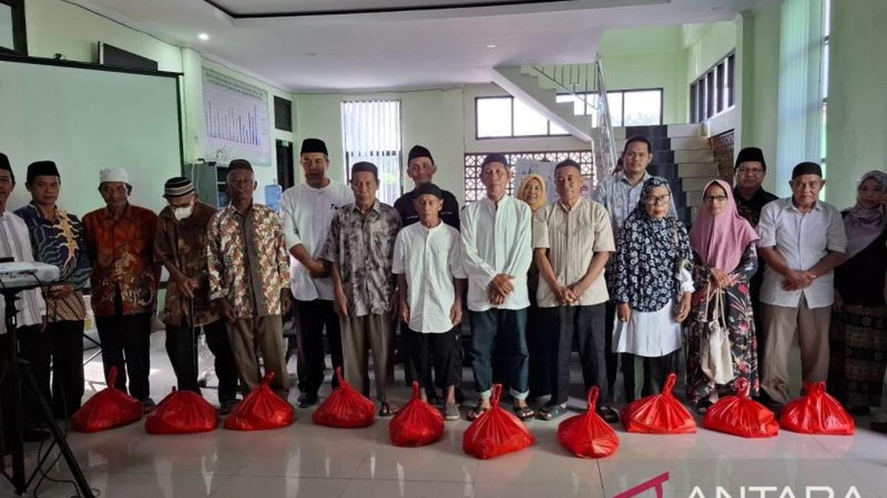 Kemenag Belitung Salurkan Sembako 120 Paket di Bulan Ramadhan 1447 H