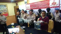 Polisi membongkar pesta seks gay di kawasan Harmoni, Jakarta. (Liputan6.com/ Delvira Chaerani Hutabarat)