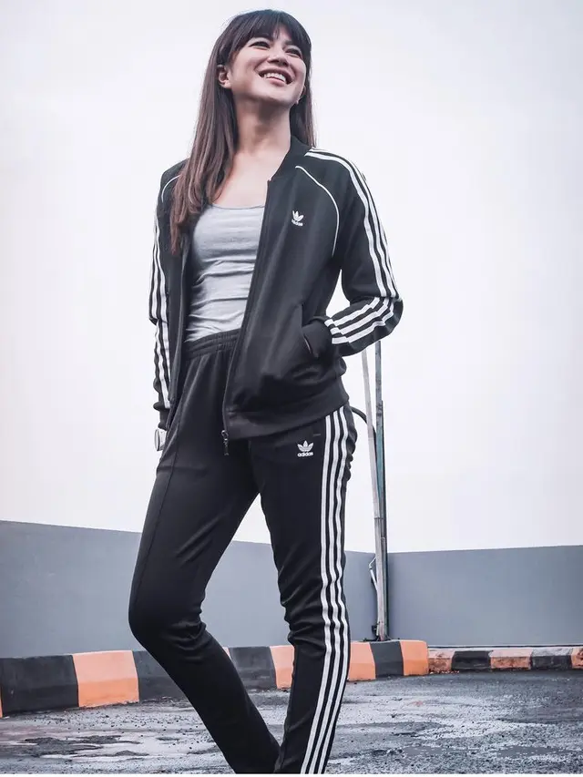 Fashion Dita Fakhrana Tampil Sporty