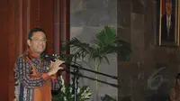 Menteri Perindustrian Saleh Husin memberikan sambutan saat acara minum jamu bersama di gedung Kementerian Perindustrian, Jakarta Jumat (16/1/2015). (Liputan6.com/Herman Zakharia)