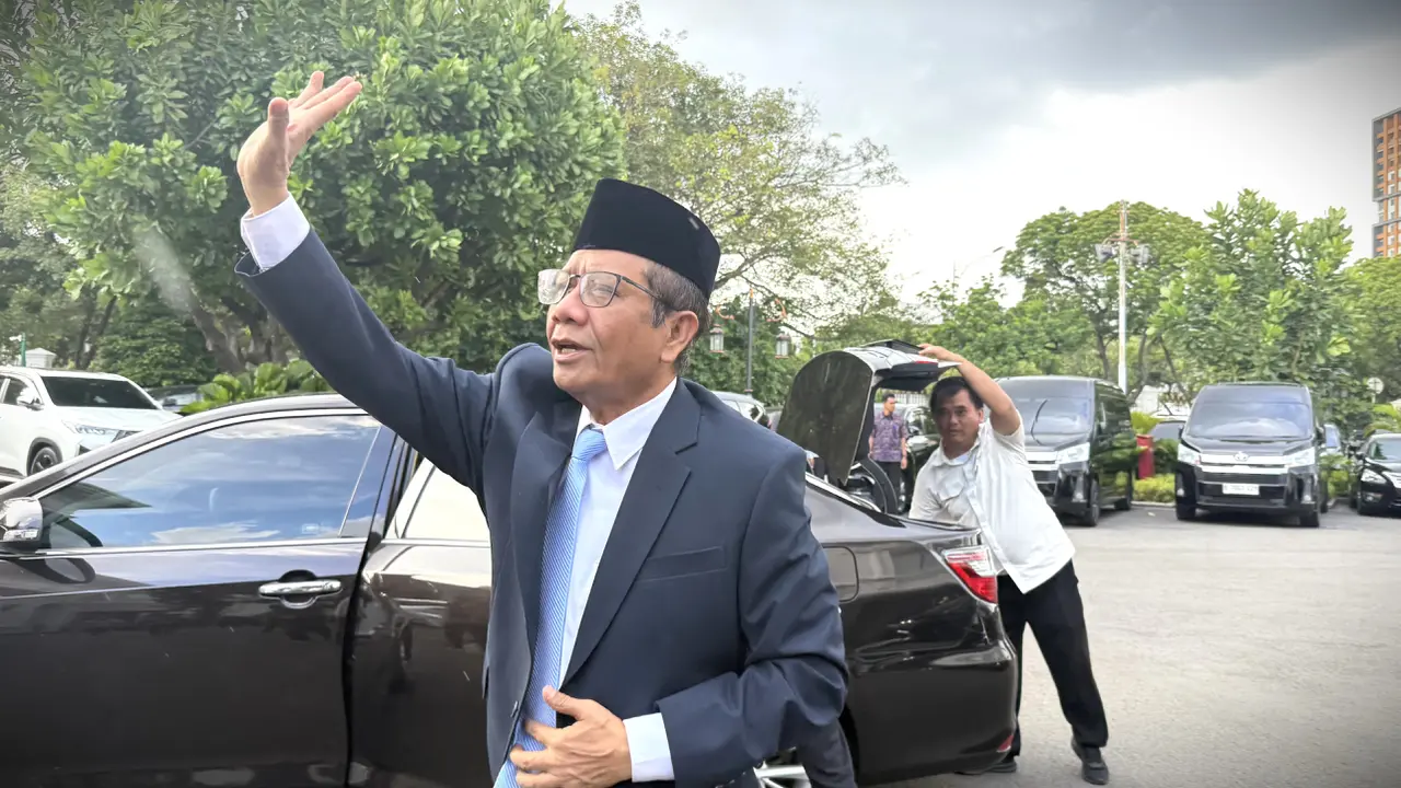 Mantan Menteri Koordinator Bidang Politik, Hukum, dan Keamanan Mahfud Md mendatangi Istana Kepresidenan Jakarta.