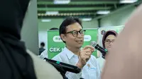 Menkes Budi Gunadi Sadikin saat meninjau Cek Kesehatan Gratis pada para driver ojol di Kantor Gojek. (Foto: Liputan6.com/ Ade Nasihudin)