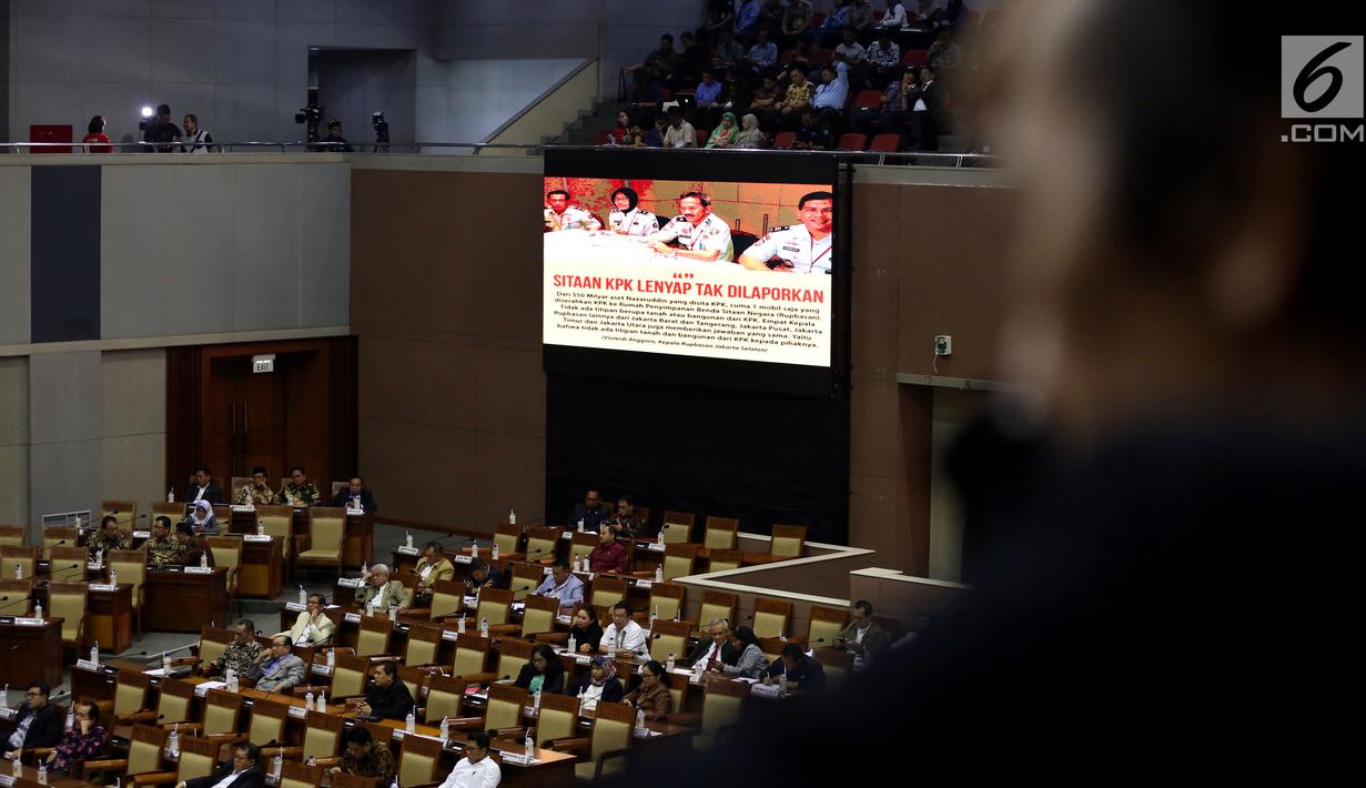 Suasana Rapat Paripurna ke-6 Masa Persidangan I Tahun 2017-2018 di Gedung Nusantara II Kompleks Parlemen, Senayan, Jakarta, Selasa (26/9). Paripurna ini membahas tiga agenda, salah satunya laporan Pimpinan Pansus Angket. (Liputan6.com/JohanTallo)