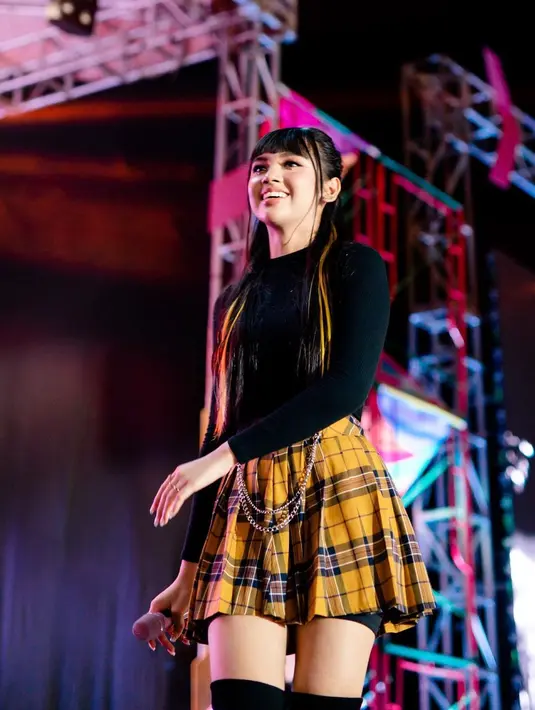 Bahkan, tak sedikit yang menyebutn Lyodra Ginting  mirip idol asal Korea Selatan seperti Lisa BLACKPINK dan Hyein NewJeans. (FOTO: instagram.com/lyodraofficial/)