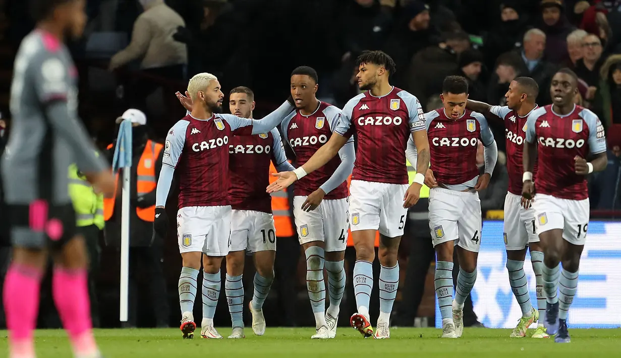 Sejak mendatangkan Steven Gerard untuk mengisi kursi kepelatihan, Aston Villa mulai melakukan pembenahan serius pada bursa transfer Januari 2022. The Villans tercatat menghabiskan dana Rp521 miliar untuk medatangkan Lucas Digne, Calum Chambers, Philippe Coutinho, dan Robin Olsen. (AFP/Geoff Caddick)