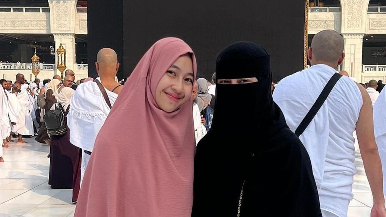 Busana Pernikahan Sudah Hampir Selesai