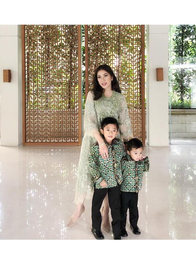 6 Potret Aliya Rajasa Pakai Kebaya, Cantik dan Elegan