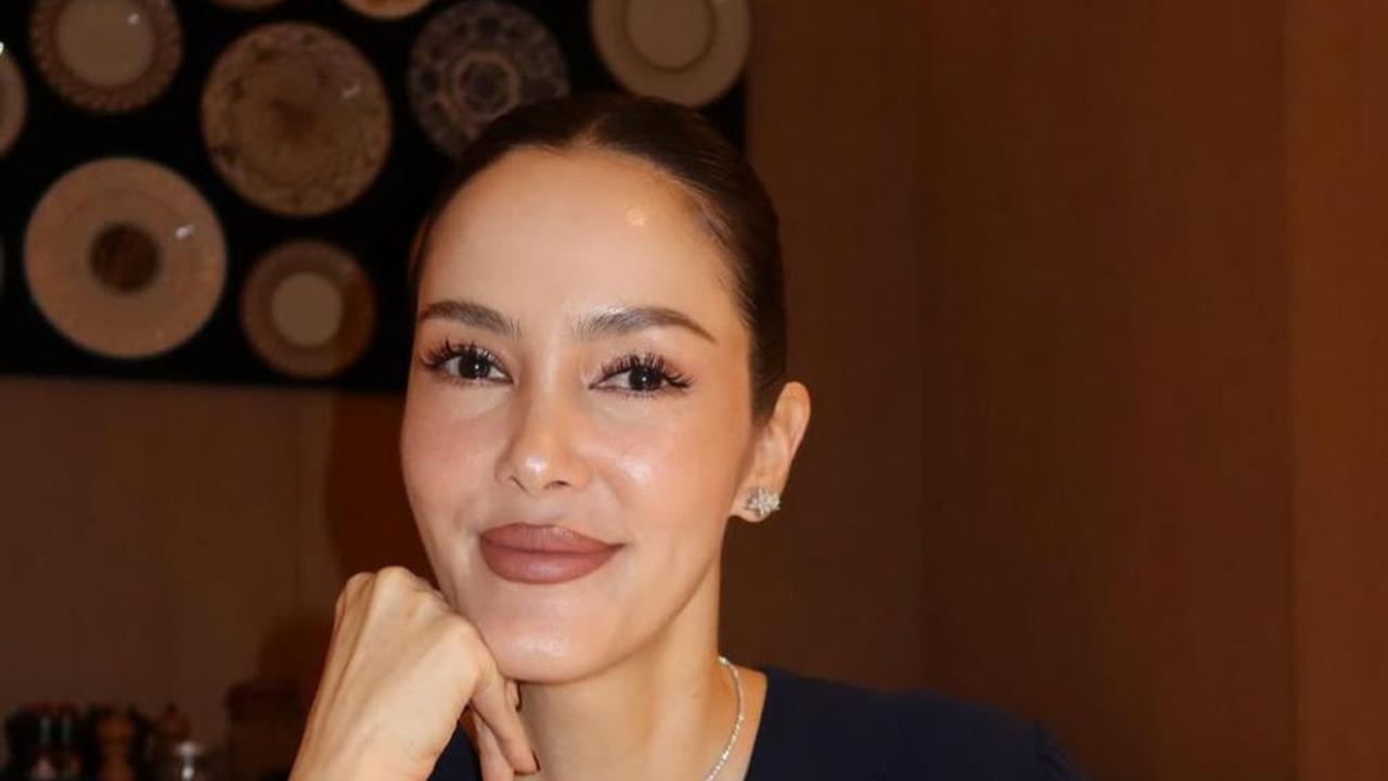 4 Potret Cathy Sharon Tetap Memesona di Usia 42 Tahun, Rahasia Awet Mudanya Bikin Kagum