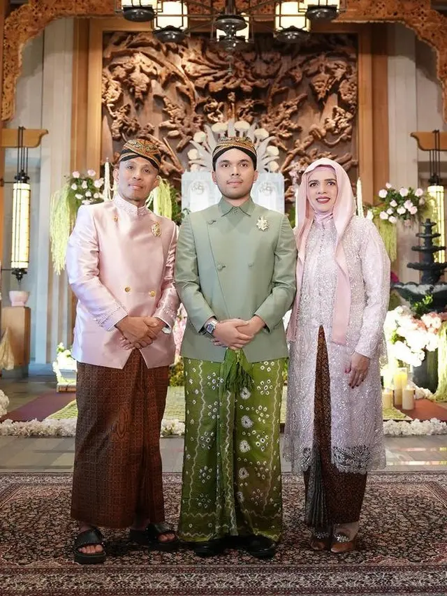 Ibunda Thariq, Lenggogeni Faruk di acara siraman.Aaliyah Massaid