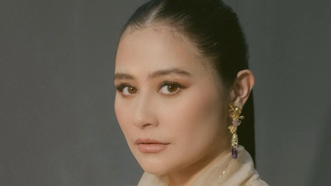 6 Inspirasi Gaya Rambut Ponytail Prilly Latuconsina yang Anti Membosankan