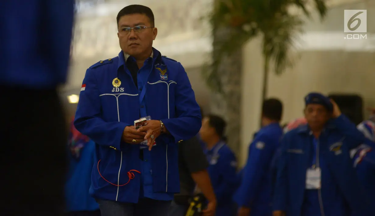 Sejumlah anggota Partai Demokrat yang menghadiri acara beristirahat disela-sela acara di Jakarta Convention Center (JCC) Senayan, Jakarta, Selasa (10/9/2019). Acara tersebut diikuti anggota DPR dan DPRD Provinsi/Kab/Kota se-Indonesia periode 2019-2024. (merdeka.com/Imam Buhori)