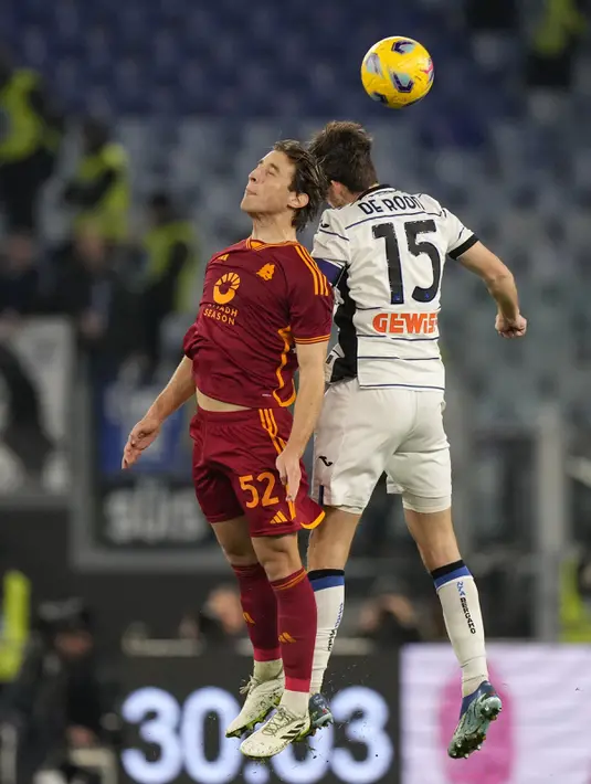 AS Roma dan Atalanta harus puas berbagi poin usai bermain imbang 1-1.  (AP Photo/Andrew Medichini)