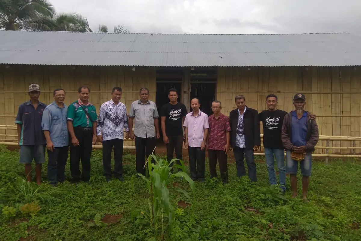 pembangunan SMP N 1 Lewa Sumba (foto: Nathan Gah)