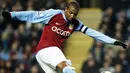 Aston Villa's Ashley Young takes a shot on goal against Doncaster Rovers during the FA Cup 4th round replay match at Villa Park in Birmingham on February 4, 2009. AFP PHOTO / Adrian Dennis