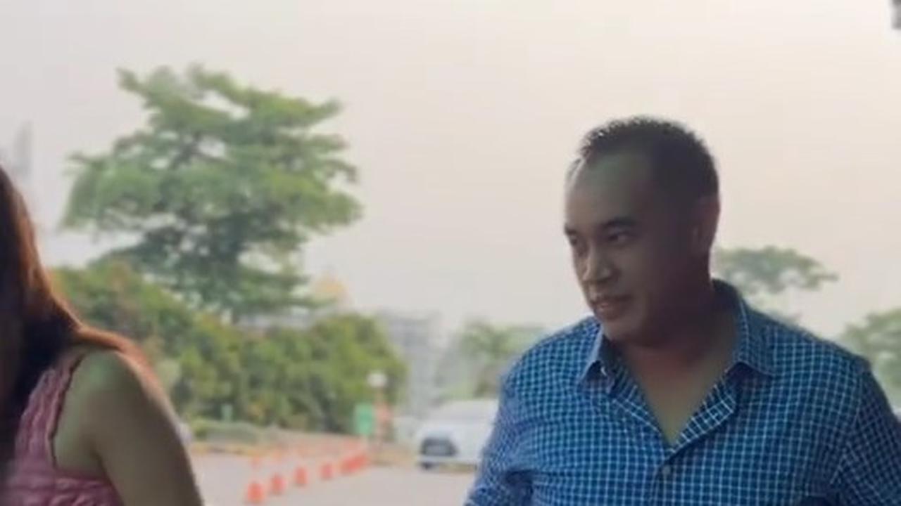 Sikap Santai Ardi Bakrie