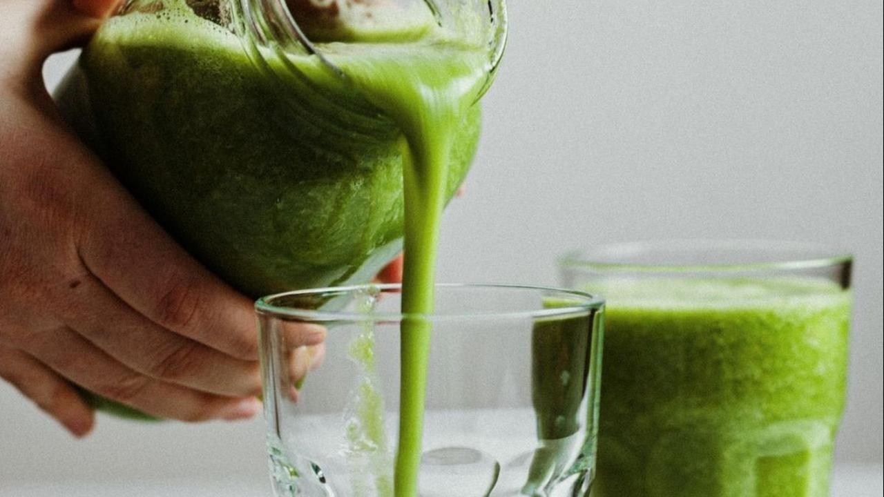 5. <i>Smoothie</i> Seledri, Apel, Alpukat, dan Pisang