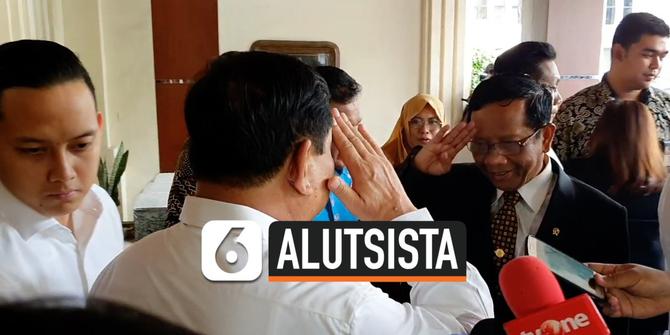 VIDEO: Bertemu Mahfud Md, Prabowo Bahas Alutsista hingga Penyanderaan WNI