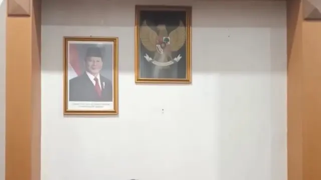 Wakil Ketua DPRD Sukabumi Turunkan Foto Gibran Usai Putusan MK