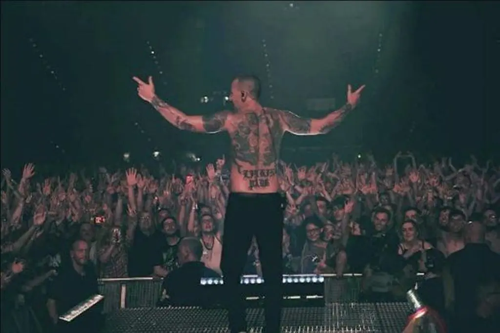 Chester Bennington "Linkin Park" tampil di Inggris dua minggu sebelum meninggal (Foto: Mirror)