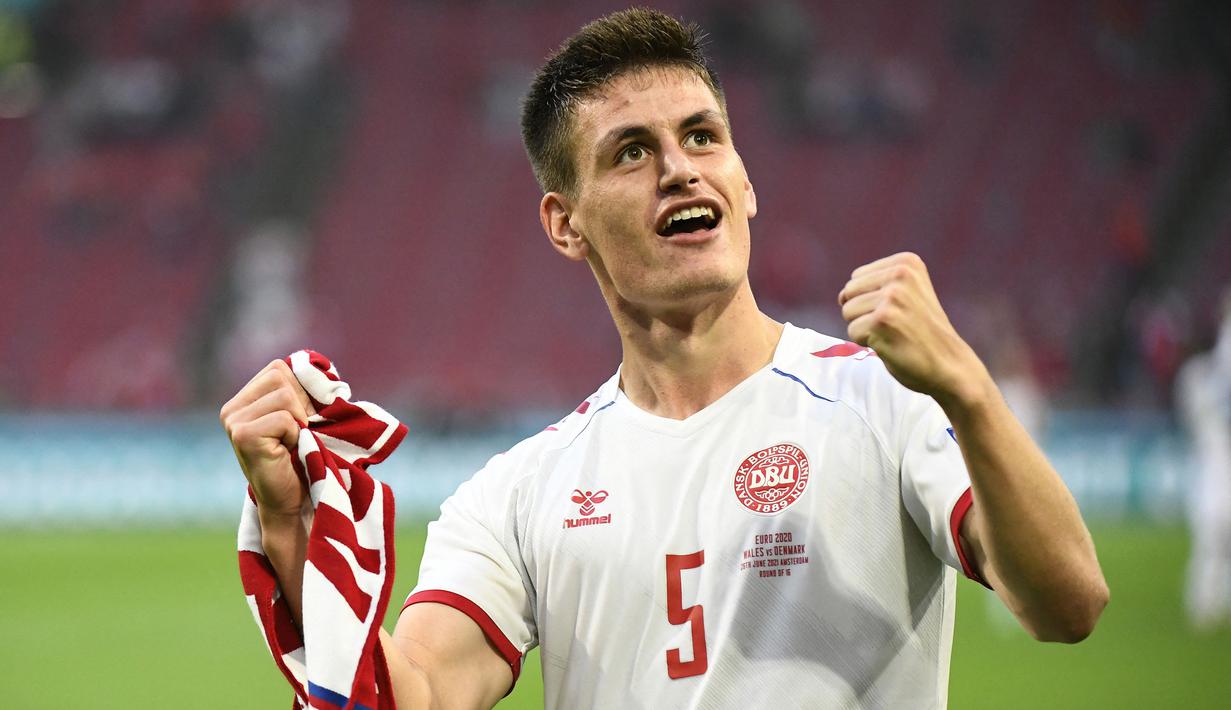 Joakim Maehle berhasil meledak bersama Tim Dinamit (julukan Timnas Denmark). Ia merupakan salah satu kandidat Player of The Tournament setelah berhasil gulung Wales di perempatfinal dan sumbangkan satu assist untuk gol yang dicetak Kasper Dolberg. (Foto: AFP/Pool/Piroschka van de Wouw)