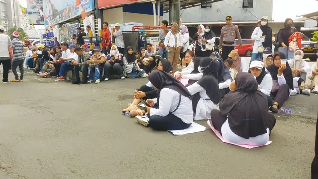 warga yang tergabung dalam Aliansi Masyarakat Lampung Mendukung Makan Bergizi Gratis, menggelar aksi di Tugu Adipura, Kota Bandar Lampung. (Liputan6.com/Ardi Munthe).
