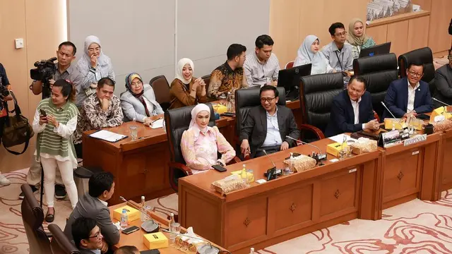 Potret gaya kerja Putri Zulhas (credit: instagram/putri_zulhas)