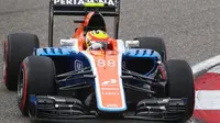 Rio Haryanto, pembalap Manor Racing, saat beraksi di Shanghai International Circuit. (Liputan6.com/Manor Racing)