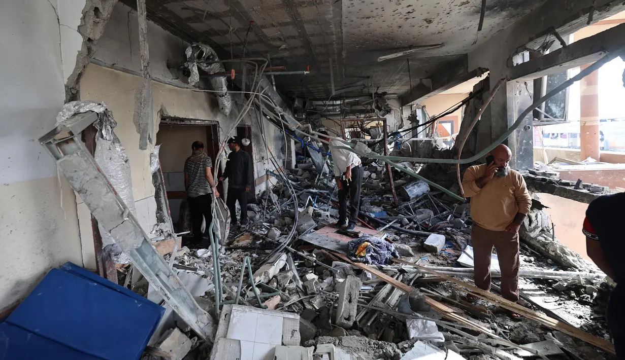 Militer Israel menyerang sebuah rumah sakit di Gaza Selatan, Palestina, pada Selasa (13/5/2025) dini hari waktu setempat. (Eyad BABA/AFP)