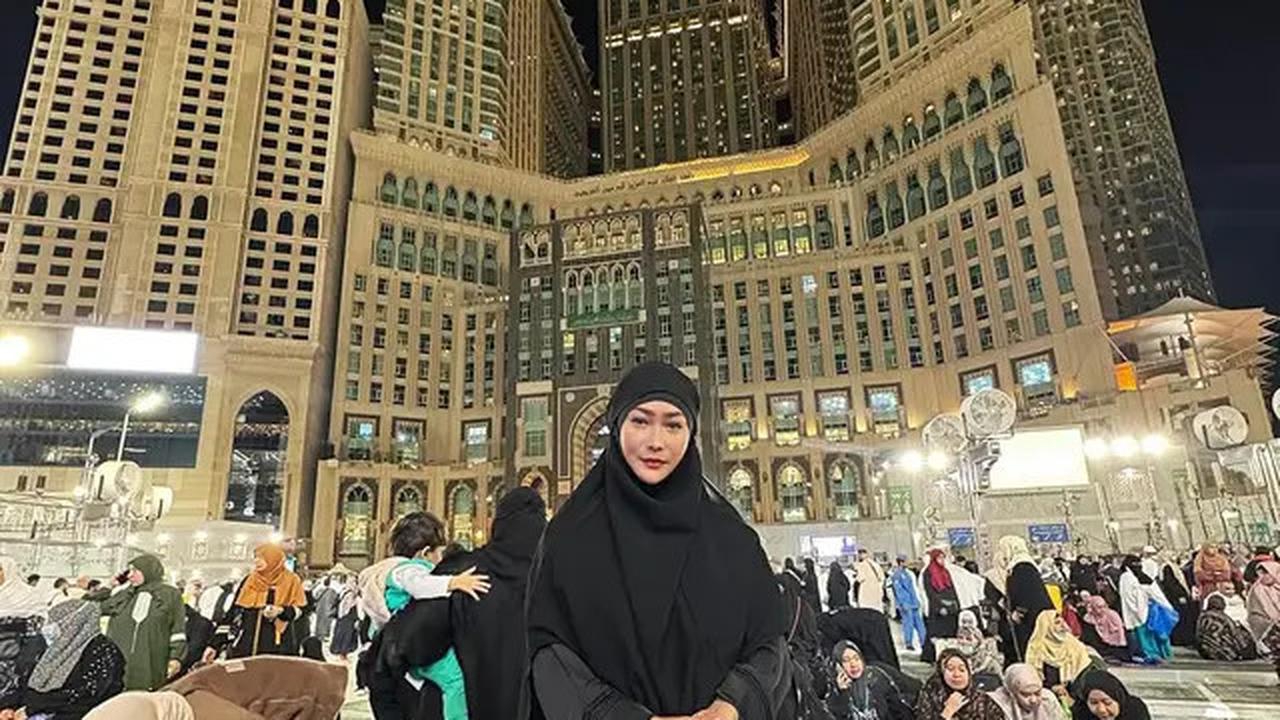 7 Artis Umrah Jelang Puasa Ramadhan 2025, Sintya Mariska Berdoa Hadiahi Ibu Cucu