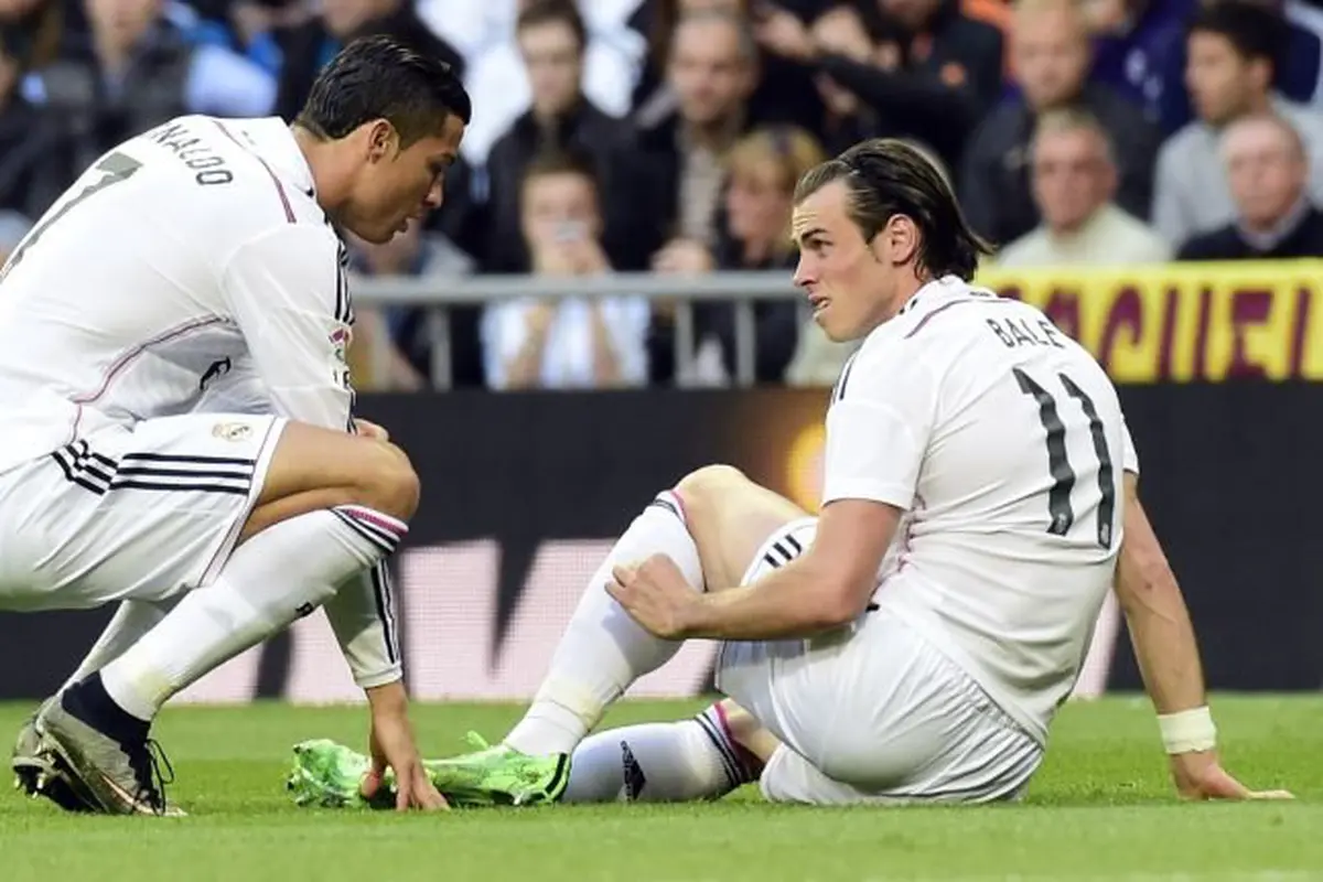  Gareth Bale memberitahu Cristiano Ronaldo tentang cederanya lawan Malaga (sumber foto: ESPN)