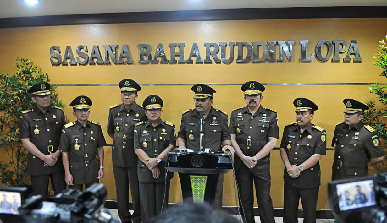 Jaksa Agung Basrief Arief  merotasi 145 pejabat pada jajaran eselon II dan III di Korps Adyaksa. Rabu (28/5/14) (Liputan6.com/Johan Tallo)