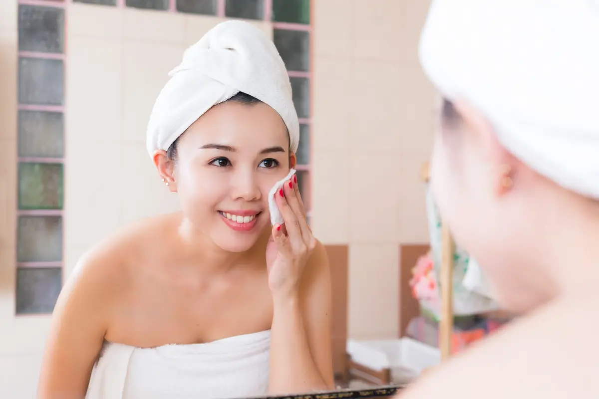 Membersihkan Makeup