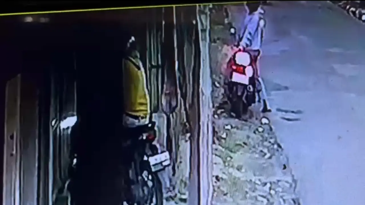 rekaman cctv pencurian motor