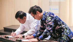 Menteri Kesehatan (Menkes) Budi Gunadi Sadikin dan Kepala BIN Muhammad Herindra menandatangani nota kesepahaman guna memperkuat sistem peringatan dini ancaman kesehatan nasional, Jakarta (23/12/2025). Foto: Kemenkes.