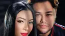 Perancang busana kondang, Ivan Gunawan berpose dengan kekasih barunya bernama Faye Malisorn. Setelah lewat Instagram, hubungan Ivan dan Malisorn kemudian berlanjut ke jenjang yang lebih serius. (Instagram/@ivan_gunawan)