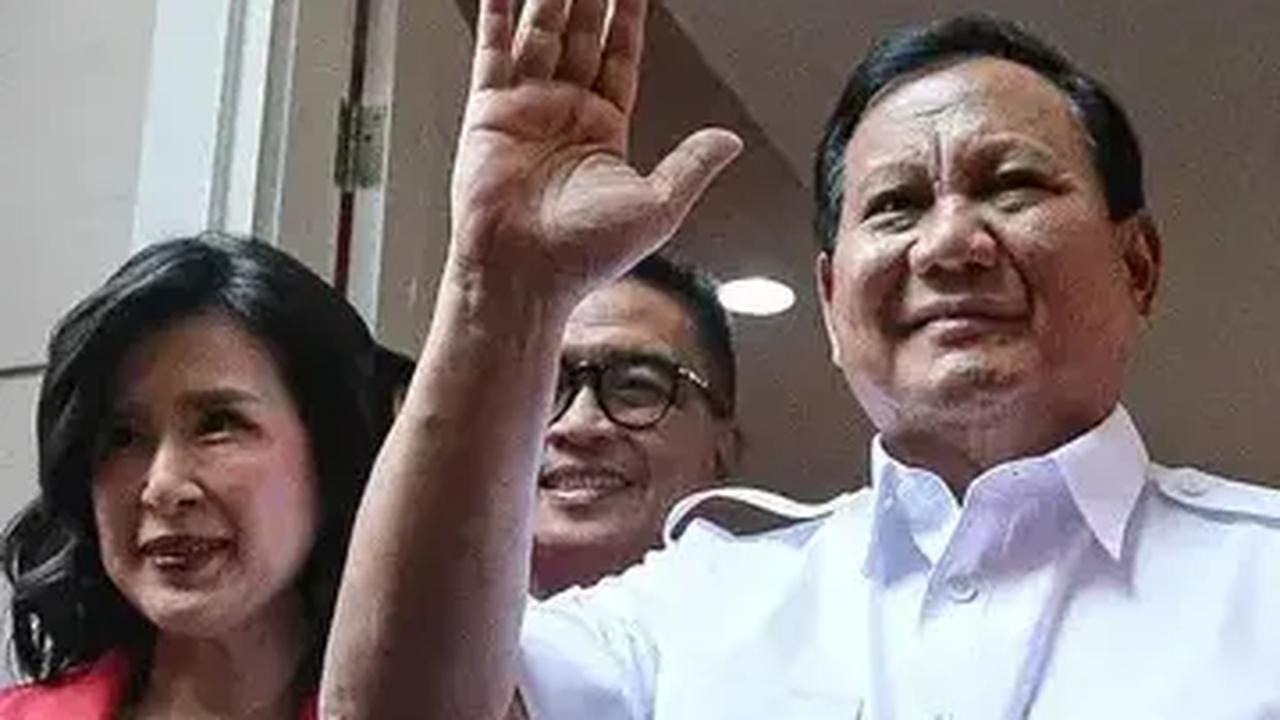 Maka dari itu, Mantan Danjen Kopassus itu menganjurkan kepada masyarakat tidak menggadaikan rumah jika ingin masuk politik. Sebab, rumah merupakan aset keluarga.