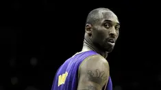 Suasana haru biru pecah saat Kobe memberikan pidato. Banyak diantara fans yang menitikan air mata melihat video perjalanan karier pria 37 tahun itu.
