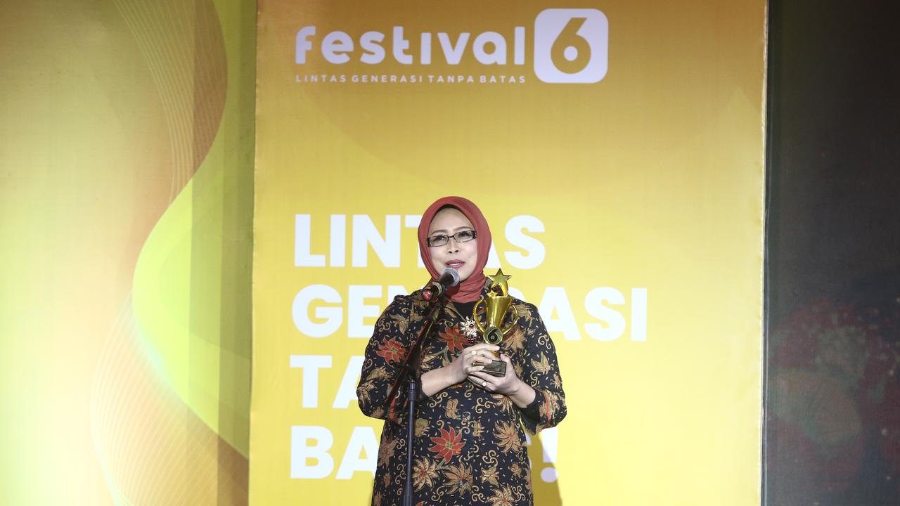 Fokus pada Dunia Pendidikan, Bunda Fatma Raih Penghargaan Perempuan Inspiratif di Festival 6