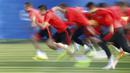 Para Pemain Polandia berlatih kecepatan pada sesi latihan di Olympic Marseille Training Ground, Marseille, Prancis, (29/6/2016).  (REUTERS/Michael Dalder)