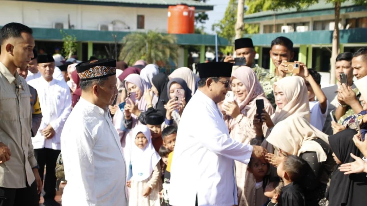 Kasatgas Tito saat mendampingi Presiden Prabowo Subianto melaksanakan salat Idulfitri 1447 H/2026 di Aceh Tamiang