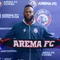 Pemain baru Arema FC, Charles Lokolingoy. (Bola.com/Dok Arema FC)